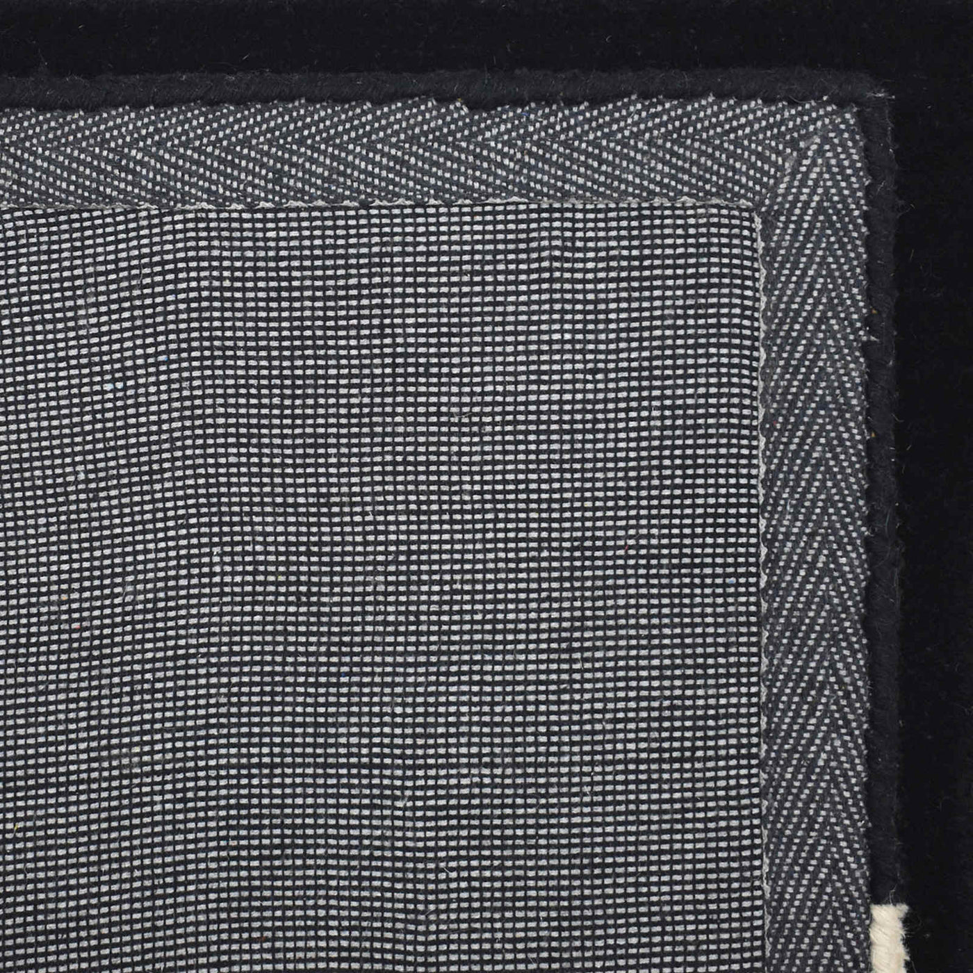 Genesis Geo Tufted Accent Rug — detail view 2