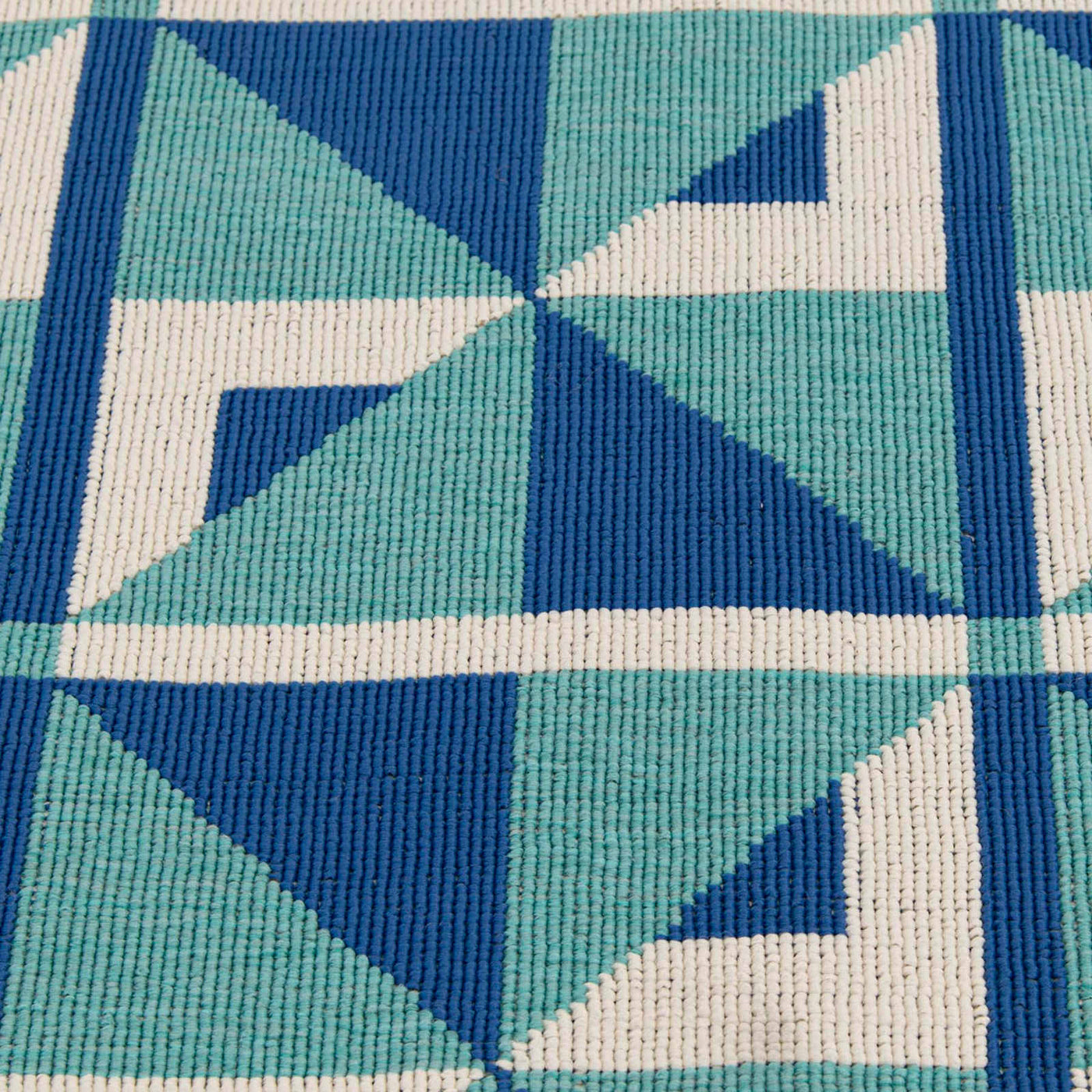 E503 Sunny Club Blue Pinwheel Primo Outdoor Accent Rug — detail view 3