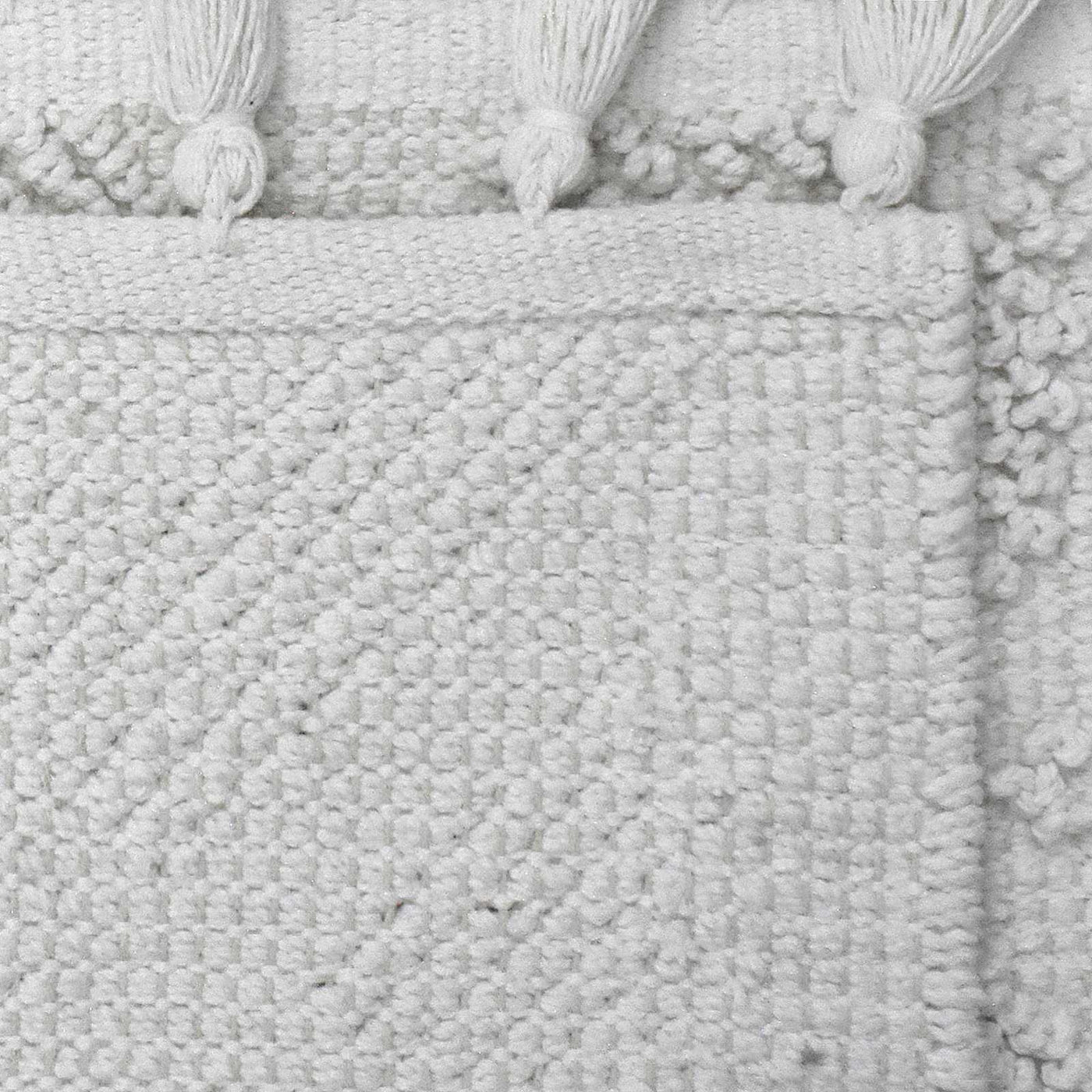 Ivory High-Low Diamond Handwoven Accent Rug — detail view 2